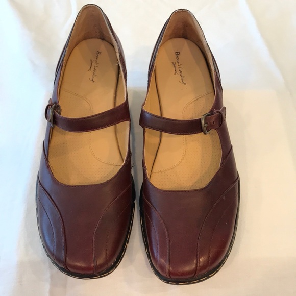 Brown’s Landing Shoes - BROWN’S LANDING burgundy leather Mary Jane. EUC